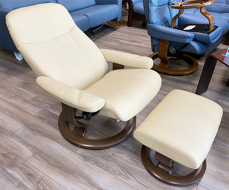 Stressless Consul Recliner Chair and Ottoman in Paloma Kitt Leather by Ekornes