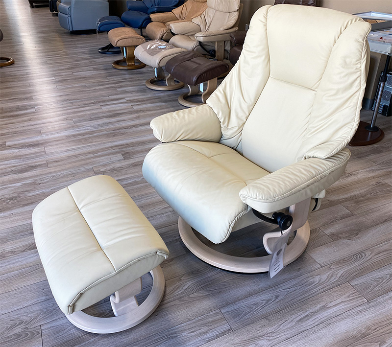 Stressless Live Paloma Kitt Leather with Whitewash Wood Base  Recliner and Ottoman