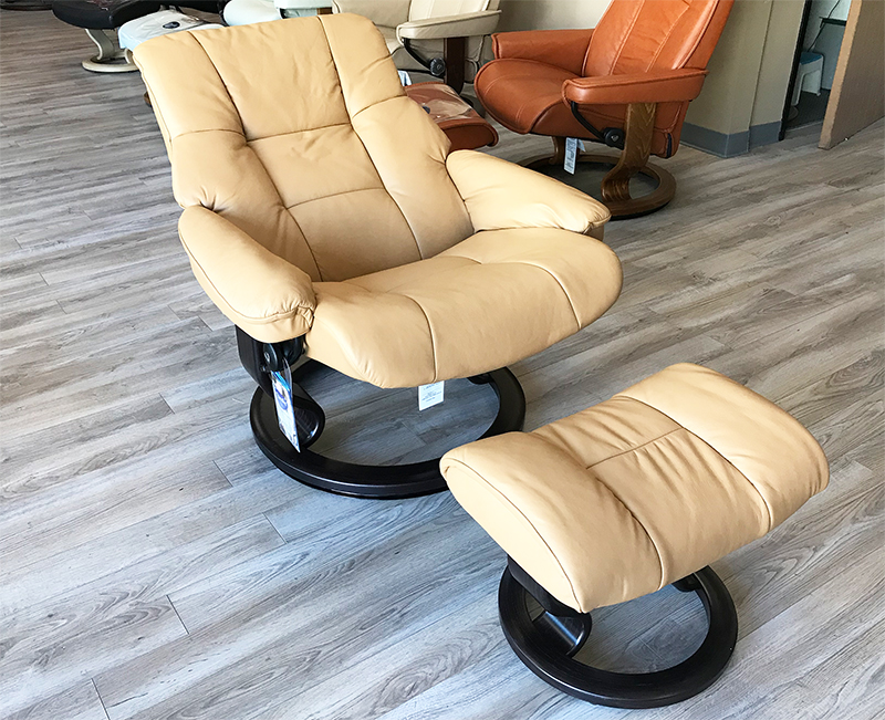 Stressless Mayfair Paloma Pearl Leather Recliner Chair and Ottoman by Ekornes