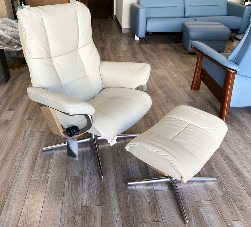 Stressless Mayfair Cross Polished Aluminum Base Paloma Light Grey Leather Recliner Chair by Ekornes