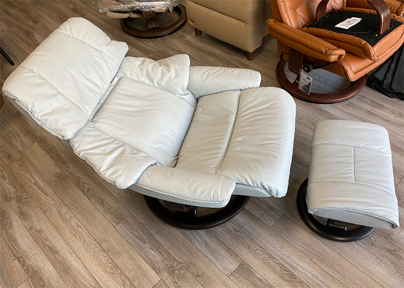 Stressless Reno Paloma Misty Grey Leather Recliner Chair and Ottoman with Wenge Wood Stain Classic Base by Ekornes